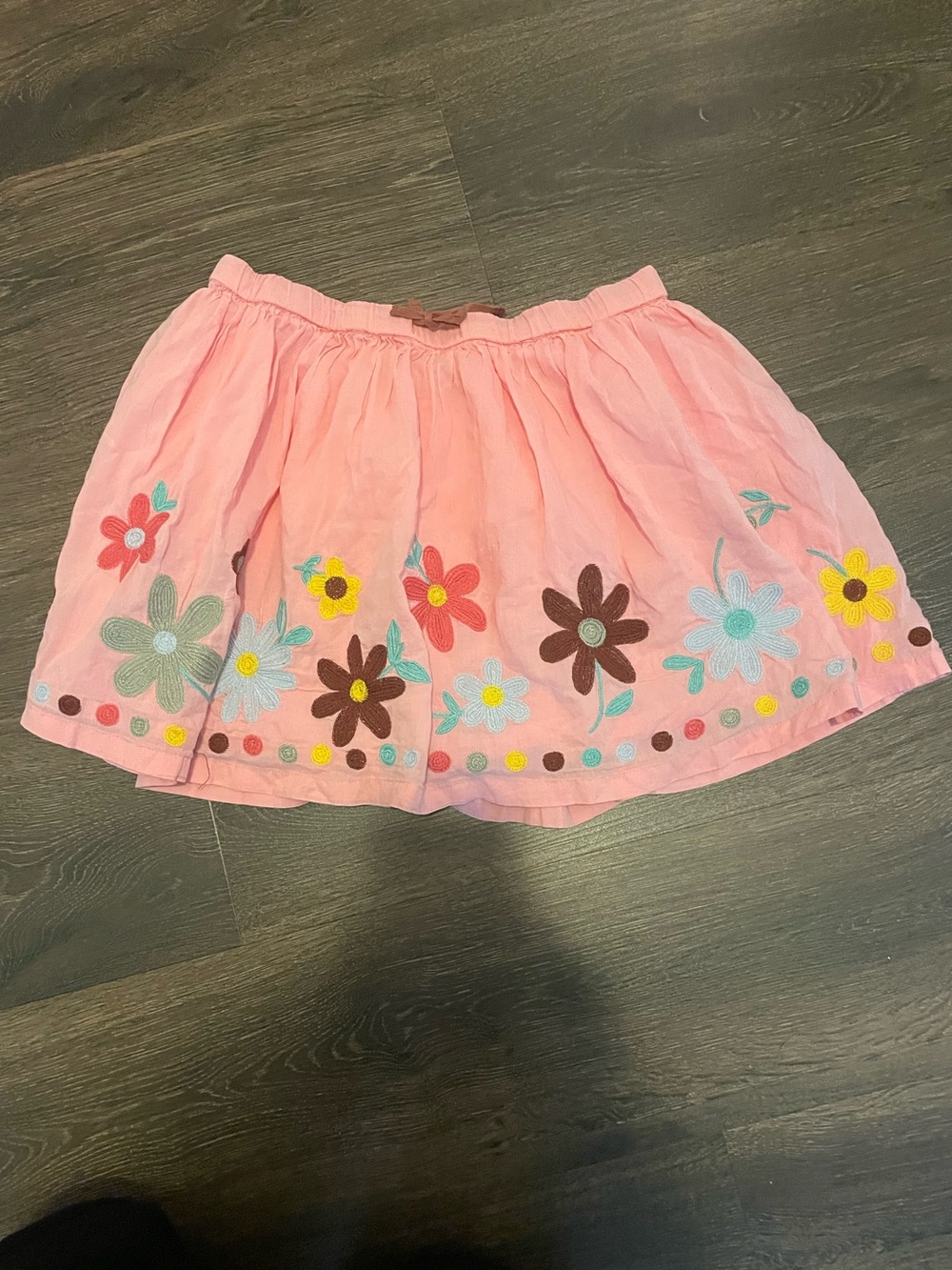 Mini Boden pink cotton lined skirt with embroidered daisy pattern size 7-8